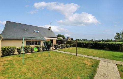 La Fresnais House | Lovely home in La Fresnais with kitchen
