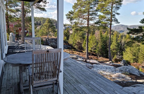 Risor House | Lovely home in Risør with sauna
