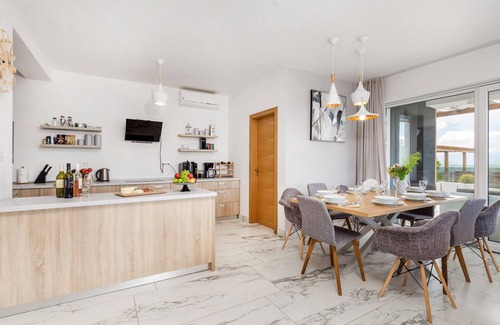 Udbina House | Lovely home in Udbina with sauna
