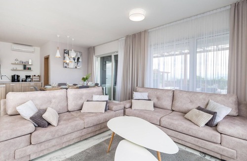 Udbina House | Lovely home in Udbina with sauna