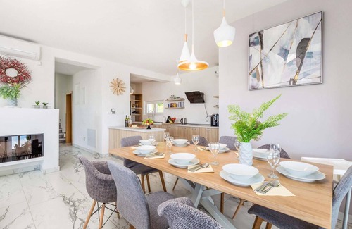 Udbina House | Lovely home in Udbina with sauna