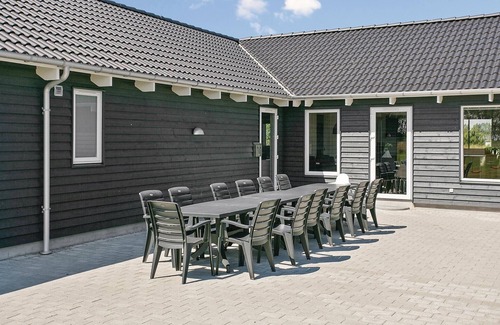 Bøtø By House | Lovely home in Væggerløse with sauna