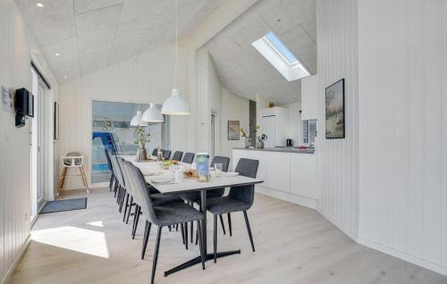 Bøtø By House | Lovely Home In Væggerløse With Sauna