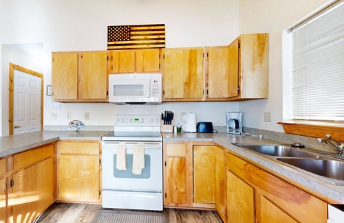 Gunnison House | Lovely home with patio & yard - great central locale near fishing & skiing