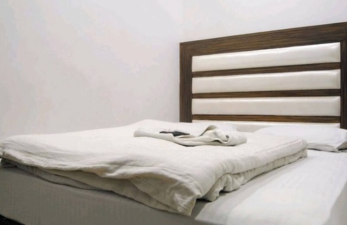Motia Khan Hotel | Lovely hotel room with AC in bustling DL