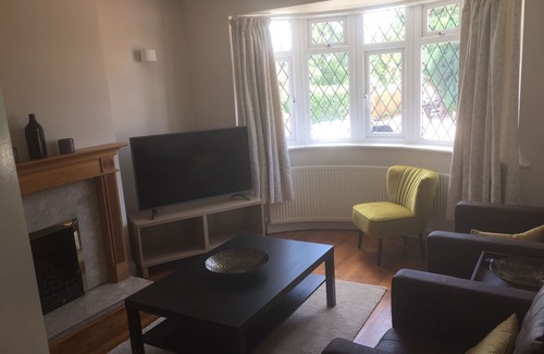 Watford House | Lovely House in Watford near Harry Potter Studio