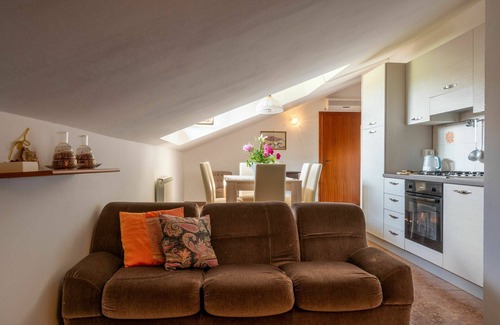 Castagnole delle Lanze Apartment | Lovely apartment for 4 guests with A/C, pool, WIFI, TV and patio