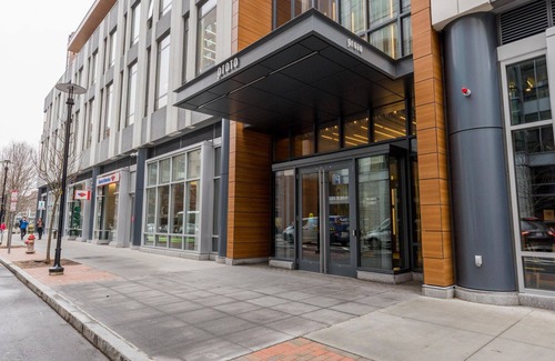 MIT Apartment | Lovely Kendall Square 2BR w/Gym, near Shops & Dining, by Blueground