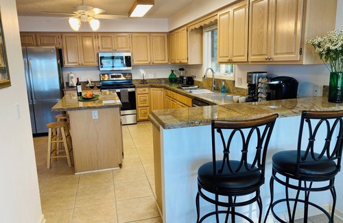 Hot Springs Village House | Lovely Lake Balboa house with a front-row-seat for the lake!