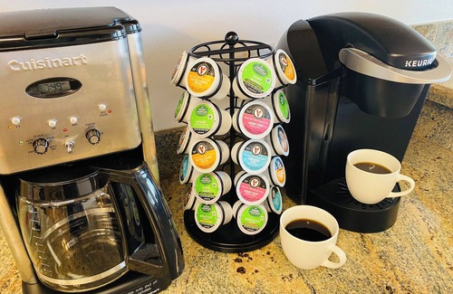 Hot Springs Village House | Lovely Lake Balboa house with a front-row-seat for the lake!