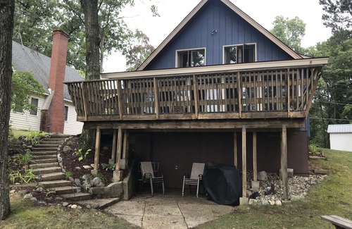 Lake House | Lovely lakefront log cabin on Eight Point Lake. Relax or have fun in the lake!