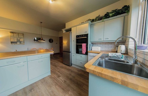 Lytham St. Anne's Apartment | Lovely Large St Annes Maisonette with Roof Garden