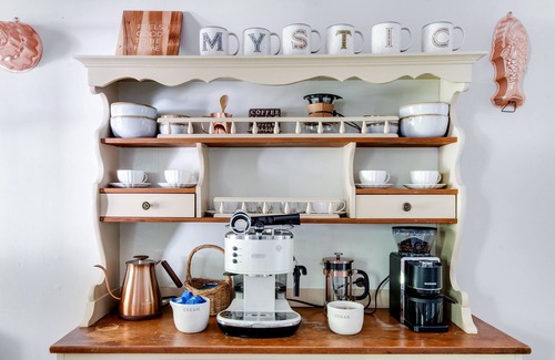 Mystic - New London House | Lovely & Light-Filled Victorian Townhouse with Luxury Amenities