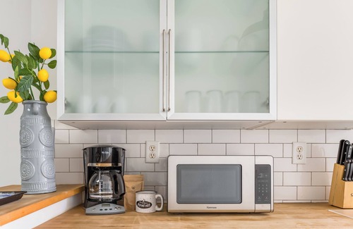 Hillsboro Village Apartment | Lovely Loft for 2 on Belmont Mins to Downtown