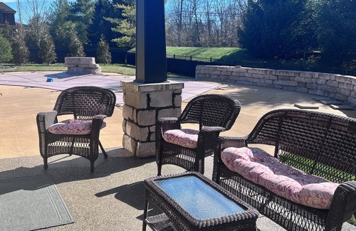 Buechel House | Lovely Louisville home w/pool! 3 bdrm & 3 bath