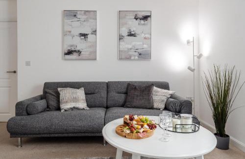 Wolverhampton Apartment | Lovely Modern 2 Bed City Centre Apartment with FREE parking - Double or Twin Beds Available