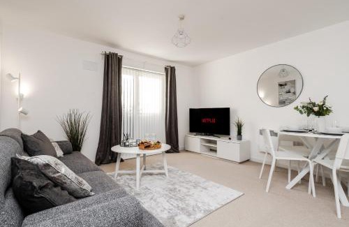 Wolverhampton Apartment | Lovely Modern 2 Bed City Centre Apartment with FREE parking - Double or Twin Beds Available