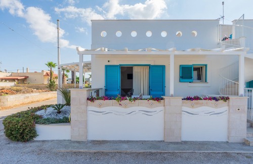 Torre San Giovanni House | Lovely MONOLOCALE sea view very close to the sea with wi-fi in quiet area