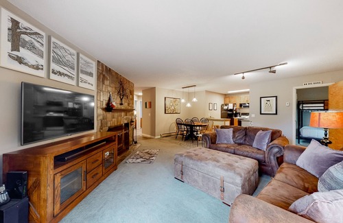 Ludlow Condo | Lovely mountain condo with pool, fireplace & cable- near skiing