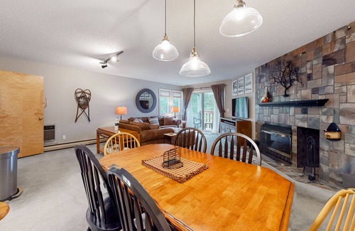 Ludlow Condo | Lovely mountain condo with pool, fireplace & cable- near skiing