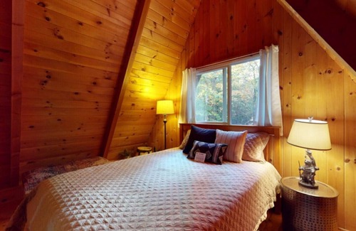 Jay House | Lovely Mountain Getaway for 6 in Ausable Acres