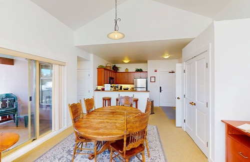 Salt Lake Mountain Resorts Condo | Lovely mountain-view condo with shared hot tub, pool & more - walk to lifts