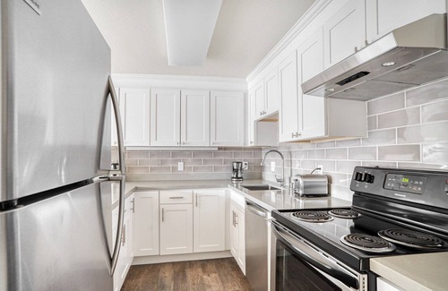 Evergreen Park Apartment | Lovely Palo Alto 2BR w/W/D & Pool, walk to Pinterest, by Blueground
