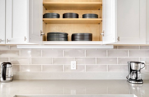 Evergreen Park Apartment | Lovely Palo Alto 2BR w/W/D & Pool, walk to Pinterest, by Blueground