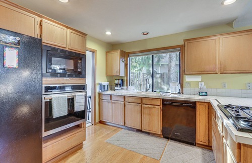 Wilkes East House | Lovely Portland Home ~ 10 Mi to Downtown!