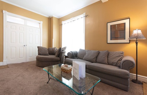 Payne - Phalen Apartment | Lovely, Private 2 Bdrm w/Laundry, Cozy Amenities!