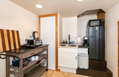 Asheville Apartment | Lovely Private Apt w/Hot Tub & King
