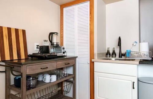 Asheville Apartment | Lovely Private Apt w/Hot Tub & King