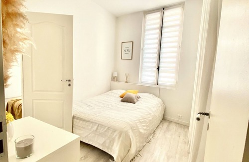 Riou - Petit Juas - Av de Grasse Apartment | Lovely, quiet apartment. 10-minute walk to beaches and steps