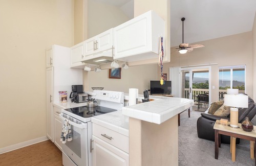Kailua-Kona Condo | 🌴Lovely quiet location partial ocean views.This complex requires a 30 day minimum stay.🌴