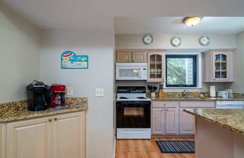 Seabrook Island House | Lovely Renovated Two Bedroom Villa! Open Kitchen! Short Ride to Beaches!