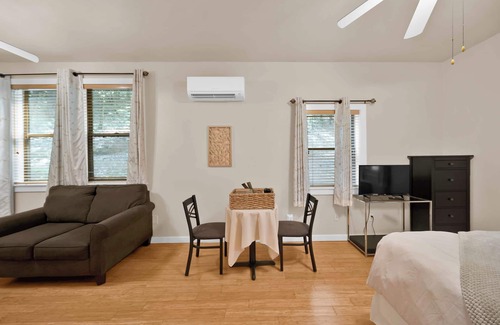 O'Brien Bed & Breakfast | Lovely Second Story Forest Stay!