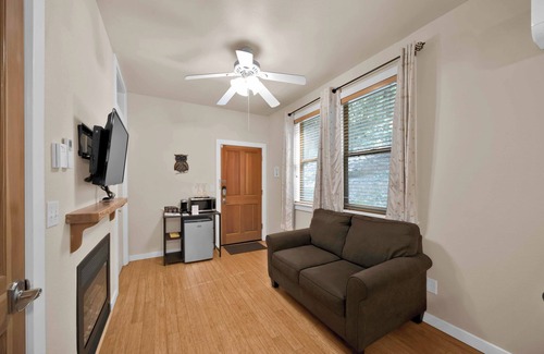 O'Brien Bed & Breakfast | Lovely Second Story Forest Stay!
