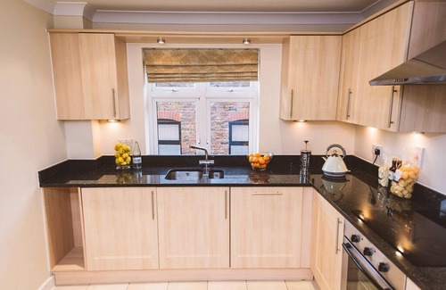 Leatherhead Apartment | Lovely Serviced Apartment in Royal Swan Quarter Leatherhead