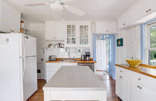 Silver Beach House | Lovely Shelter Island cottage with panoramic bay views, secluded, screened.