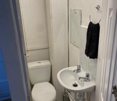 Abbey Wood House | Lovely spacious 3 bedroom house with sofa bed, 30 minutes from Central London