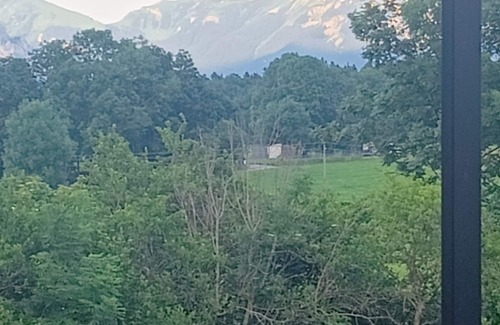 Larringes Apartment | Lovely T4 apartment in village house with mountain views, close to shops.