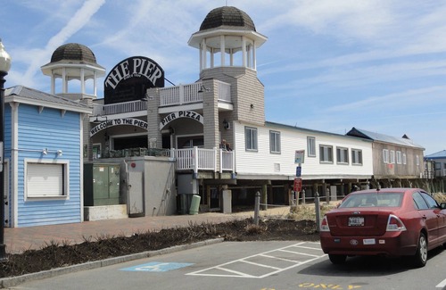 Old Orchard Beach House | Lovely three bedroom, sleeps nine and a pool!