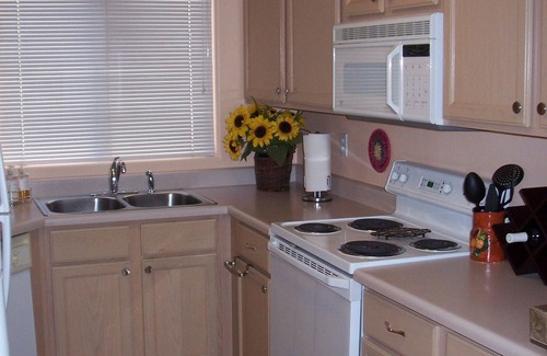 Casas Adobes House | Lovely Two Bedroom Getaway Located On Omni National Golf Course