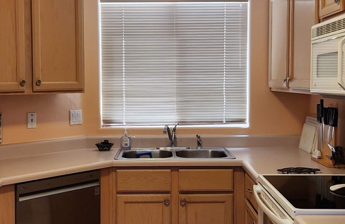 Casas Adobes House | Lovely Two Bedroom Getaway Located On Omni National Golf Course