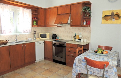 Apokoronas Villa | Lovely villa with 40m2 pool with Roman steps and panoramic sea views