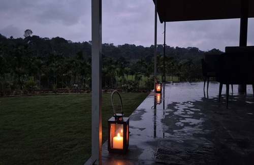 Virarajendrapet Villa | Lovely villa with WiFi in a Coffee Estate at Virajpet