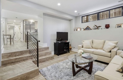 North Center Apartment | Lovely weekend getaway 2BR 2BA Apartment near Wrigley Field