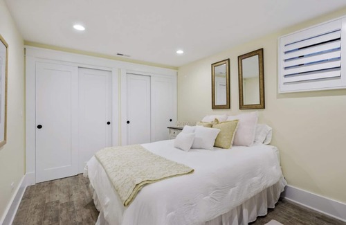 North Center Apartment | Lovely weekend getaway 2BR 2BA Apartment near Wrigley Field