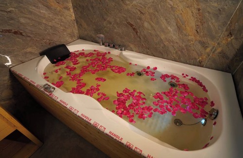 Kukatpalli Cottage | Lovely Wooden Cottage KPHB - A Dreamy Getaway with Nature, Wood, and a Jacuzzi.