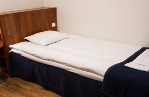 Aprilia House | LovelyBed